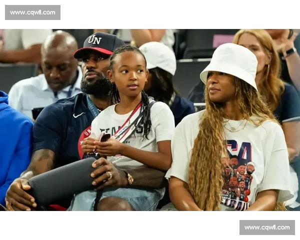 萨瓦娜劝老詹退役:家庭与篮球的终极博弈 萨瓦娜劝老詹退役:家庭与篮球的终极博弈